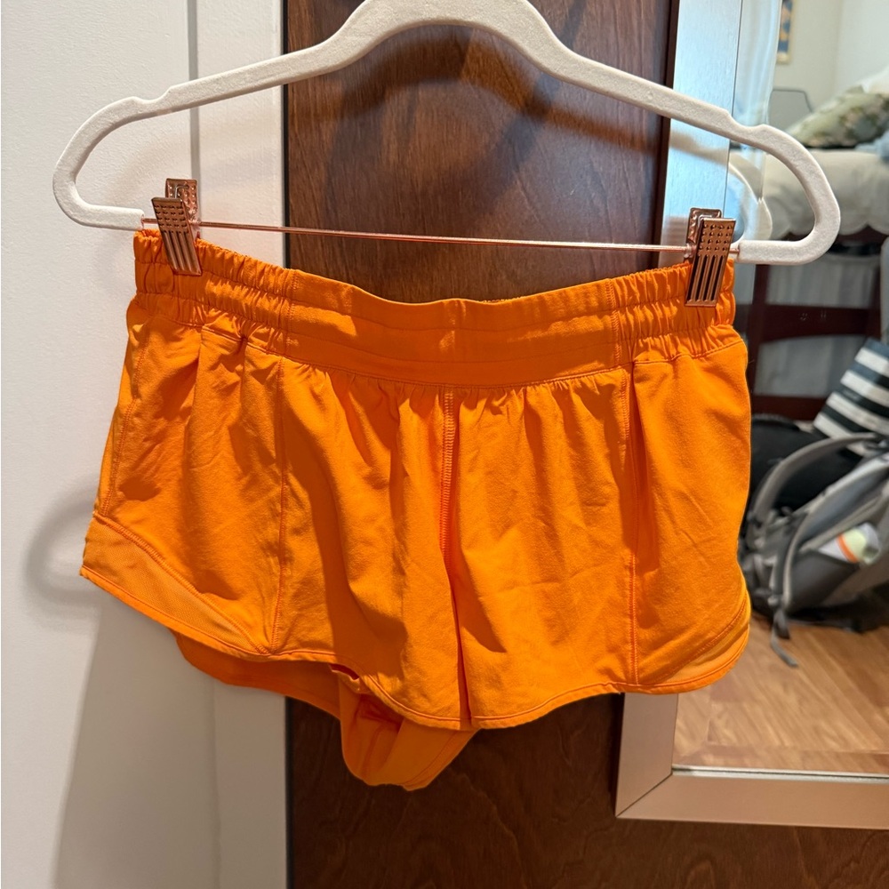 Lulu Lemon Hotty Hot shorts 2.5in